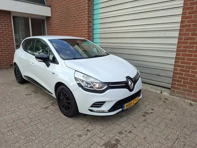 Renault Clio view 2