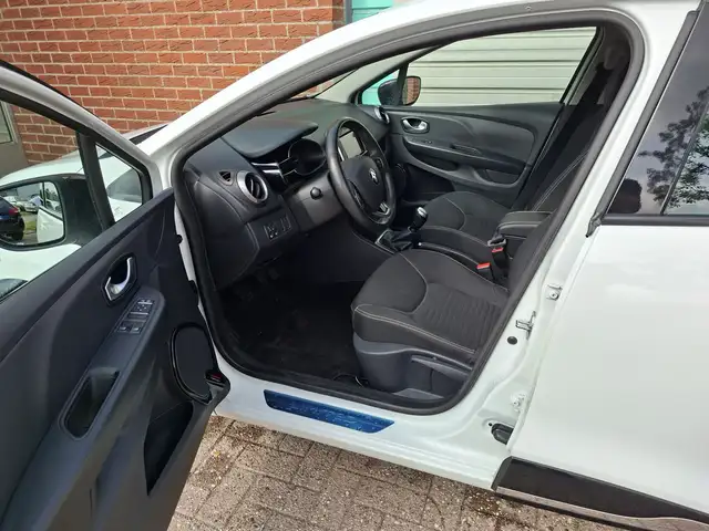 Renault Clio view 16