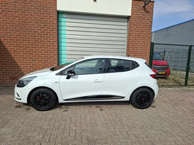 Renault Clio view 4
