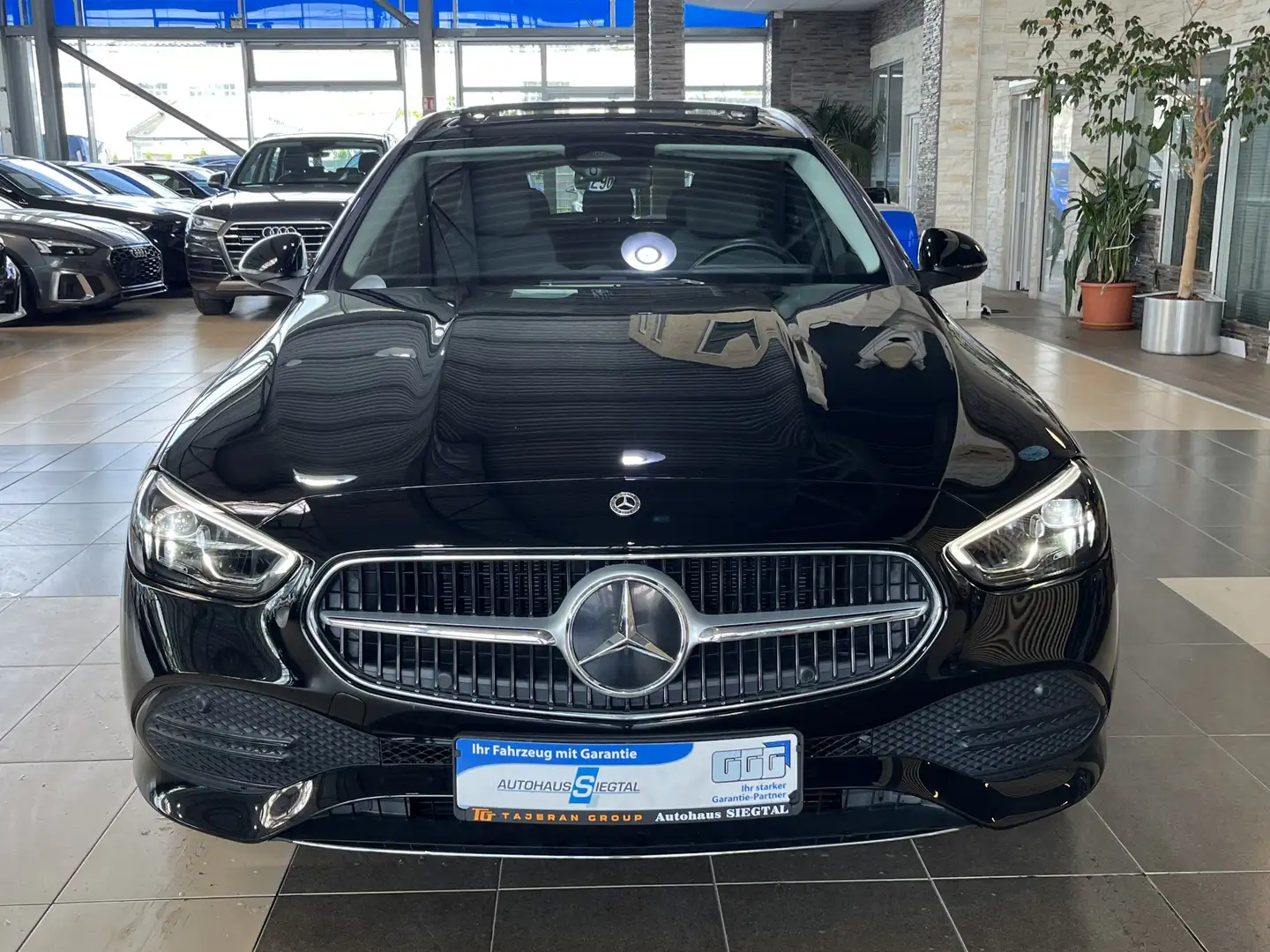 Mercedes-Benz C 180 T Avantgarde Pano.AHK dig.Cockpit Navi SHZ Schwarz - 2