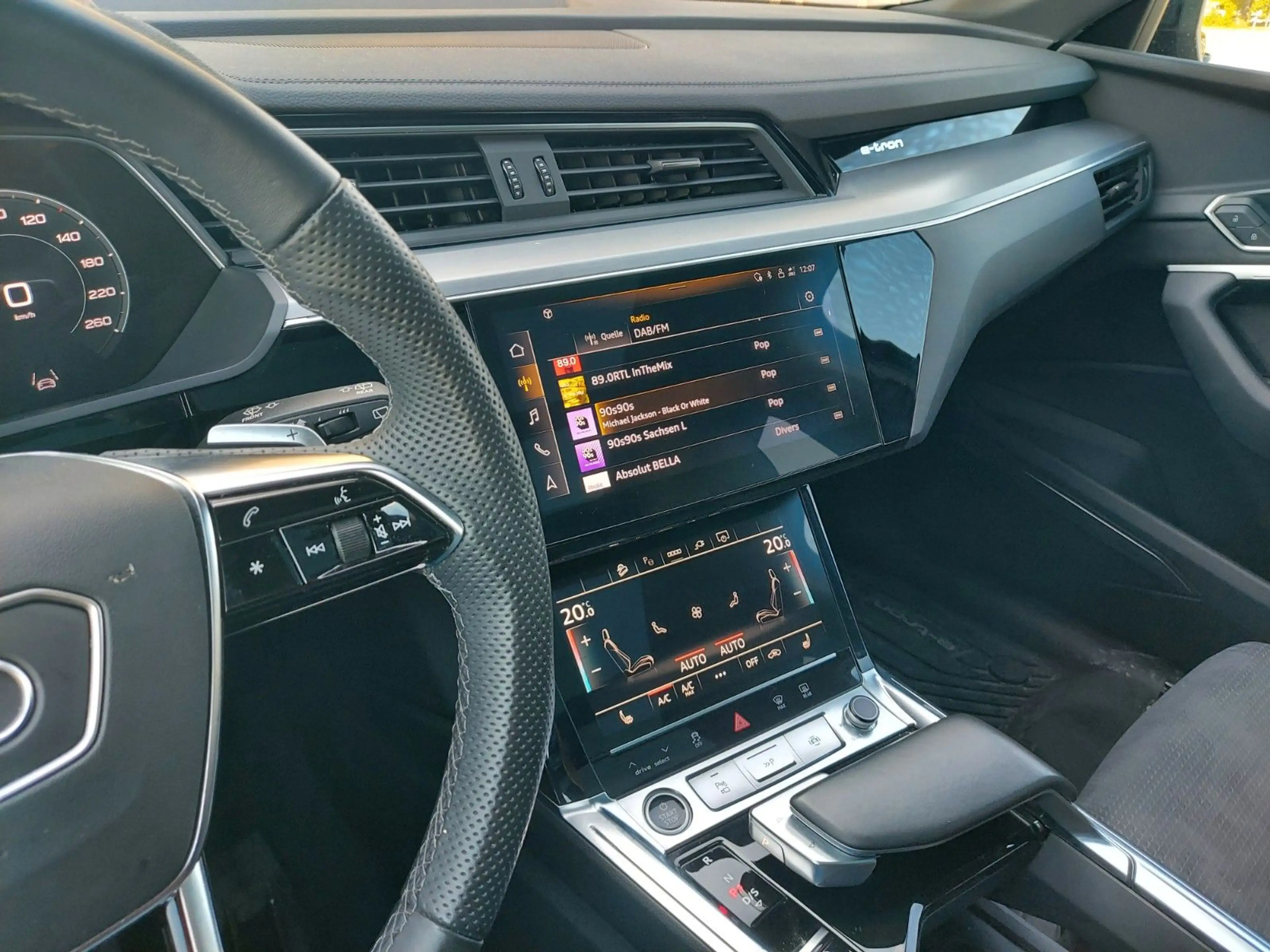 Audi Q8 e-tron 50 quattro S line Radar Pano Sound AH — photo 15