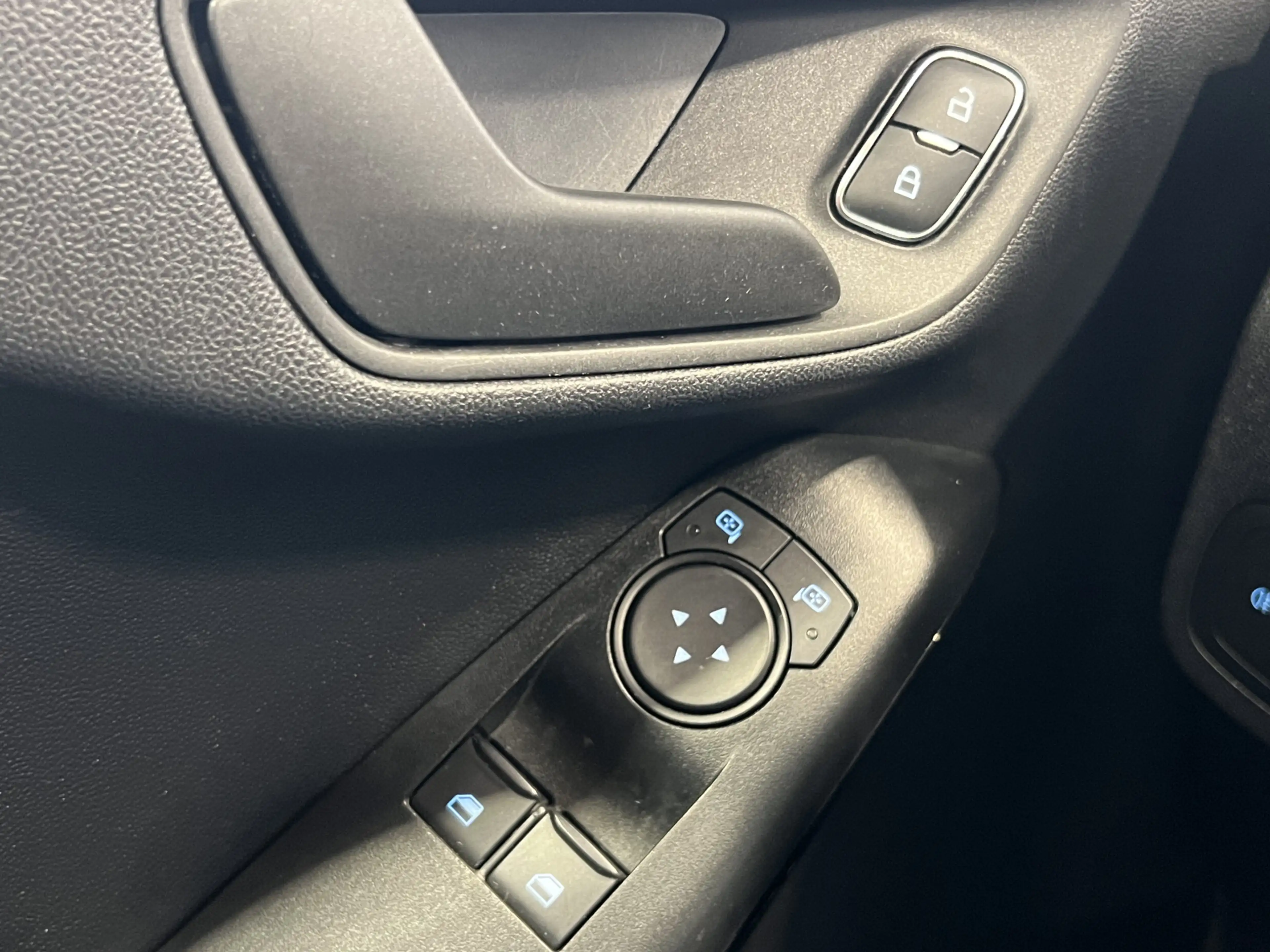 Ford Fiesta 1.0 EcoBoost Connected — photo 25