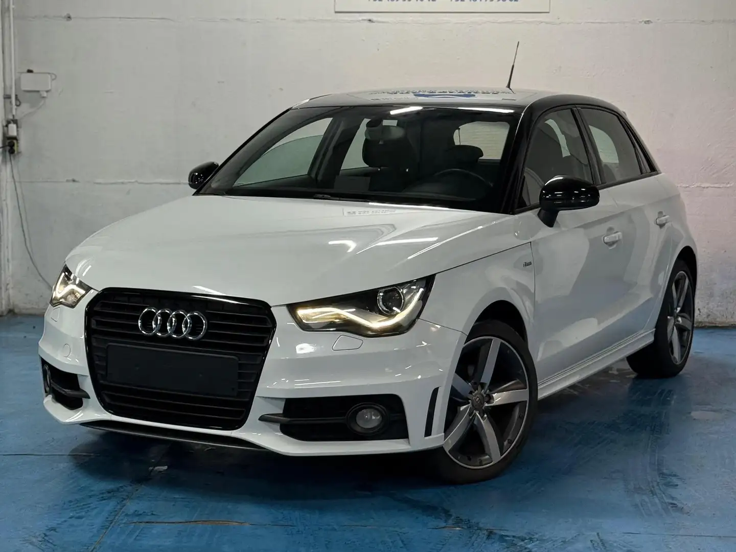 Audi A1 A1 Sportback 1.2 TFSI Ambition S line Weiß - 1