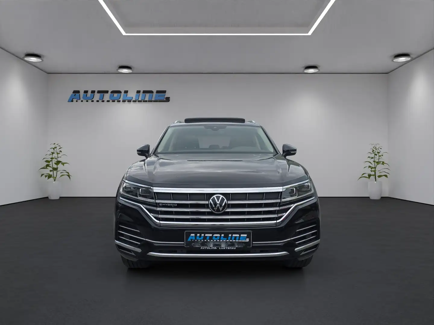 Volkswagen Touareg Atmosphere 4Motion eHybrid *LEDER* *KAM* *PANO* Zwart - 2