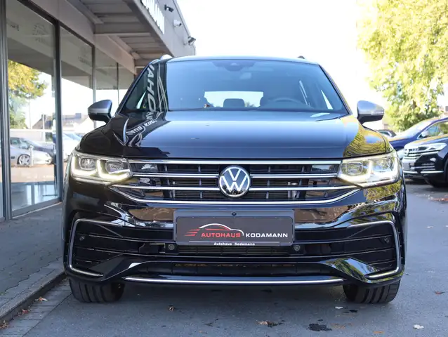 Volkswagen Tiguan Allspace view 4