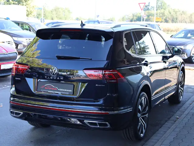 Volkswagen Tiguan Allspace view 11