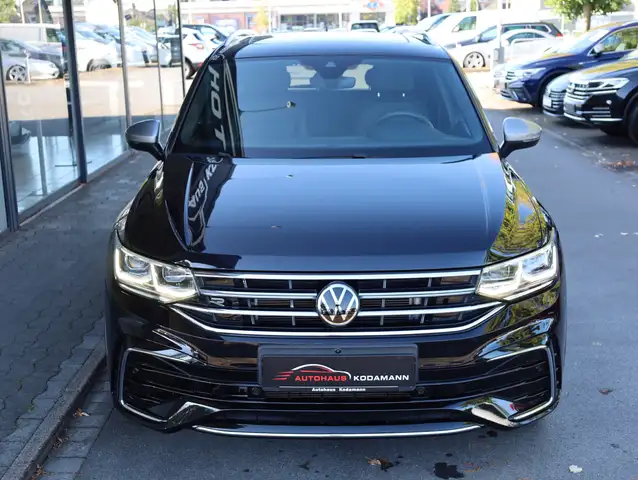 Volkswagen Tiguan Allspace view 3