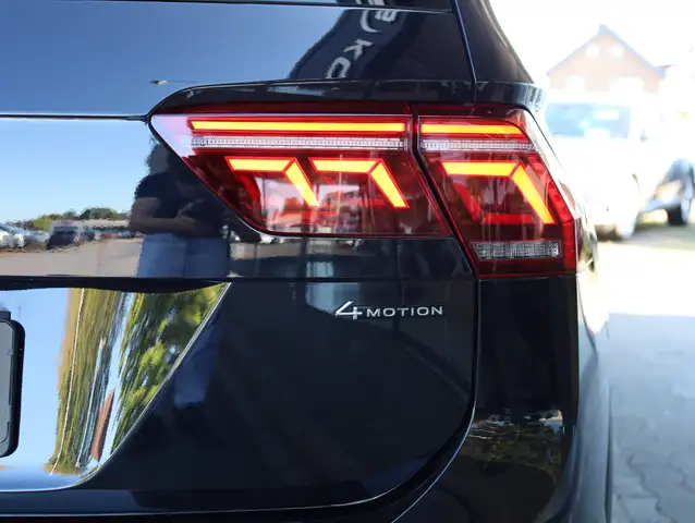 Volkswagen Tiguan Allspace view 13