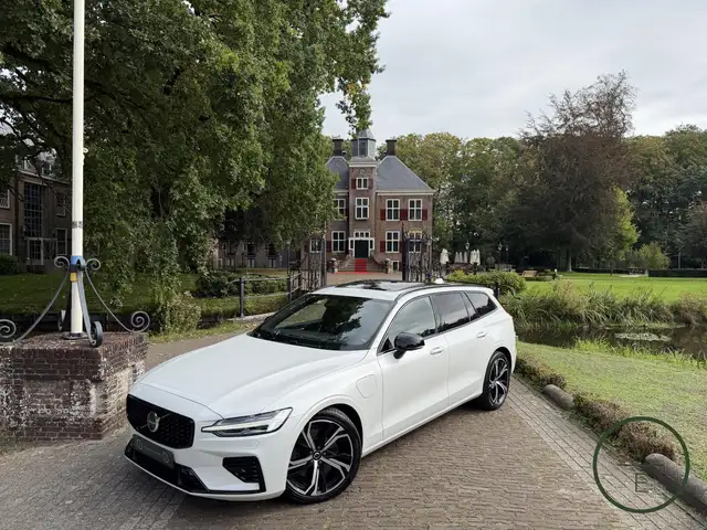 Volvo V60 2.0 T8 Plug-in hybrid AWD Ultimate Dark | HUD | Pa