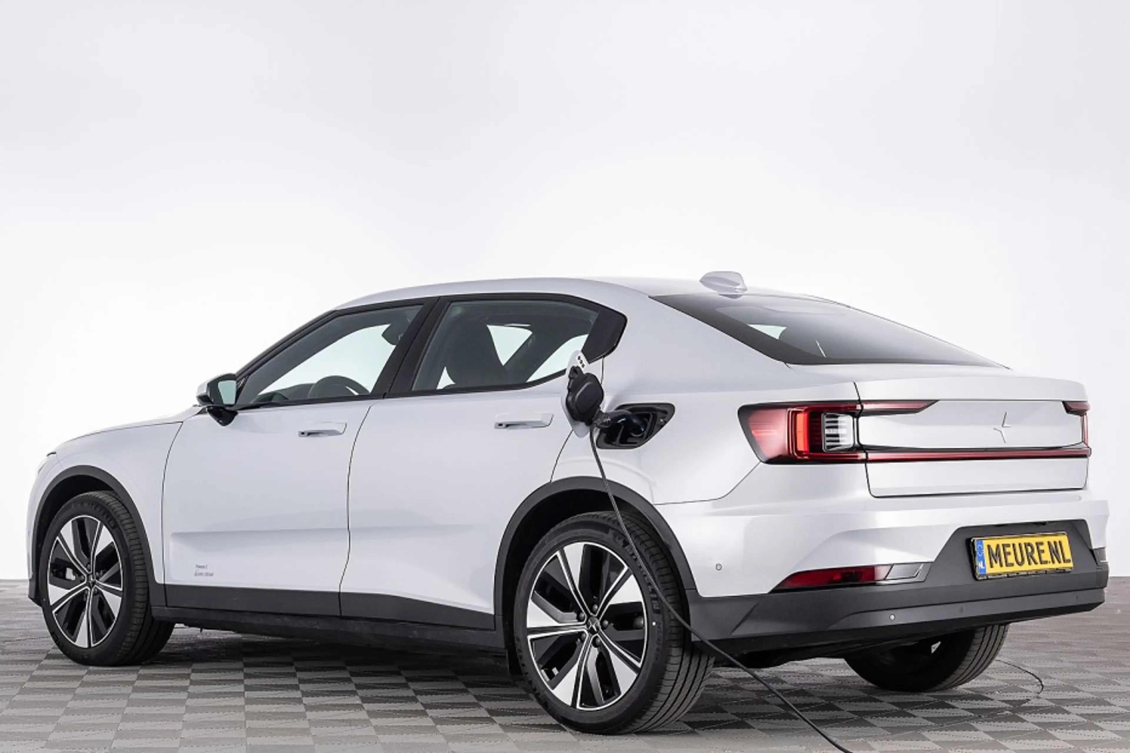Polestar 2 Long Range Dual Motor 82 kWh AWD — photo 2