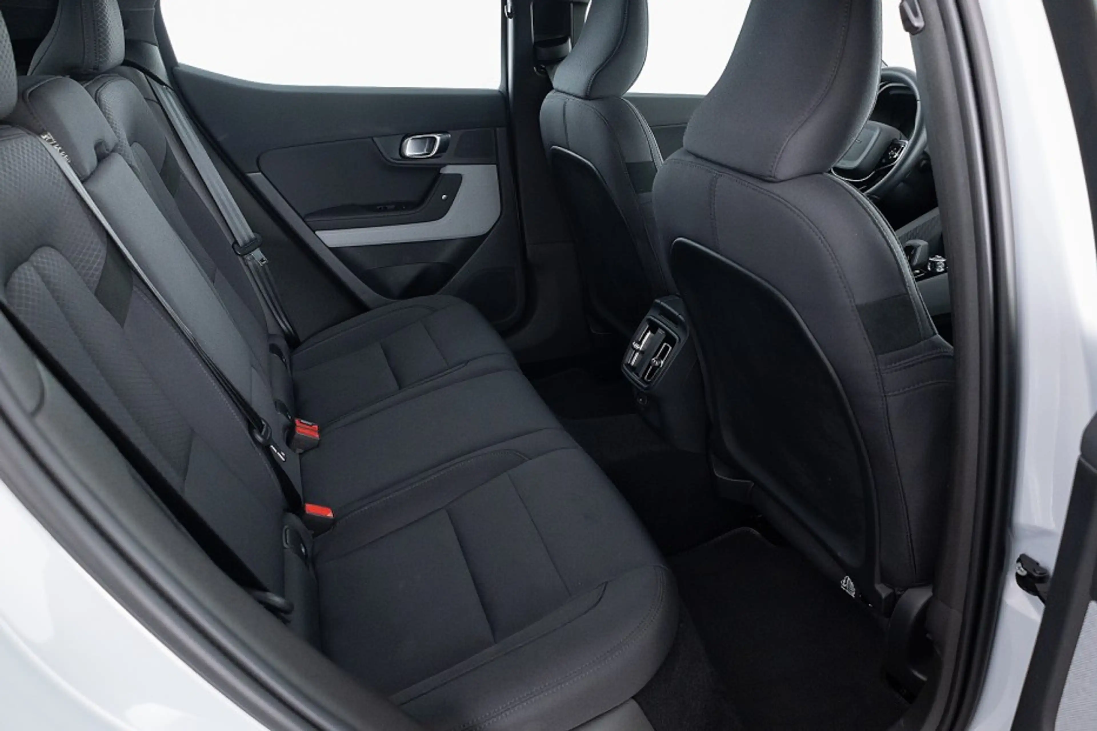 Polestar 2 Long Range Dual Motor 82 kWh AWD — photo 11