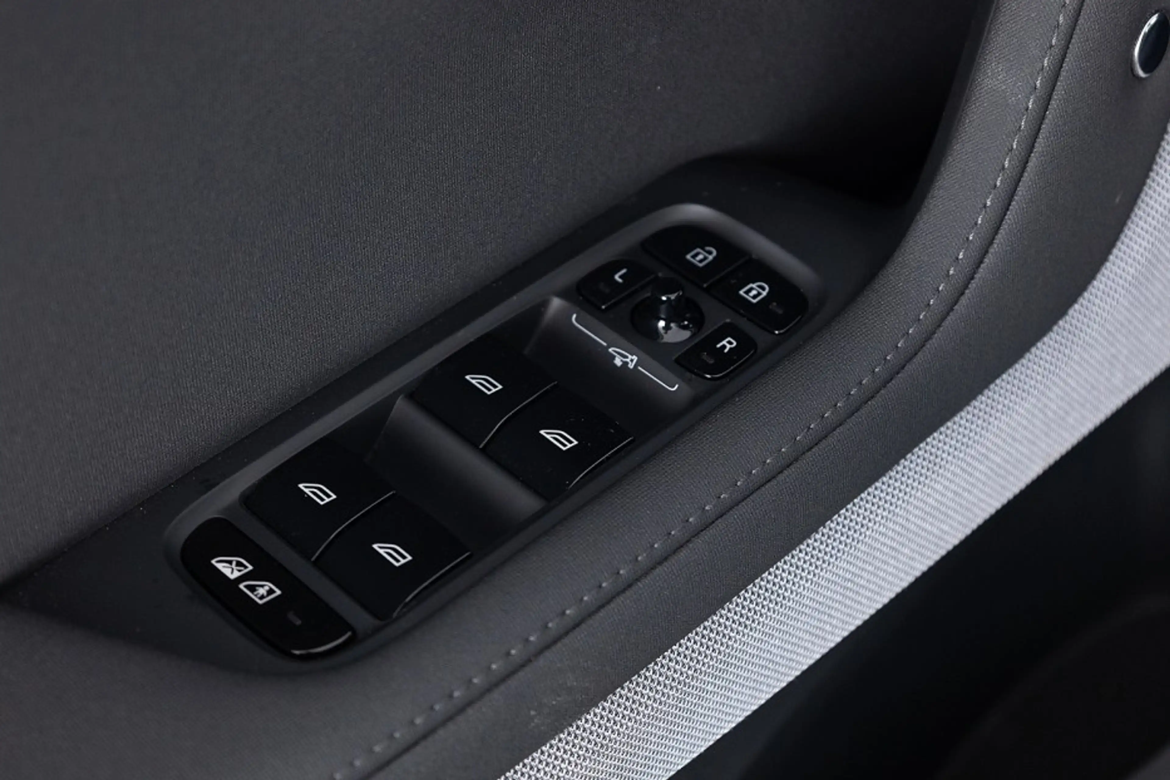 Polestar 2 Long Range Dual Motor 82 kWh AWD — photo 19