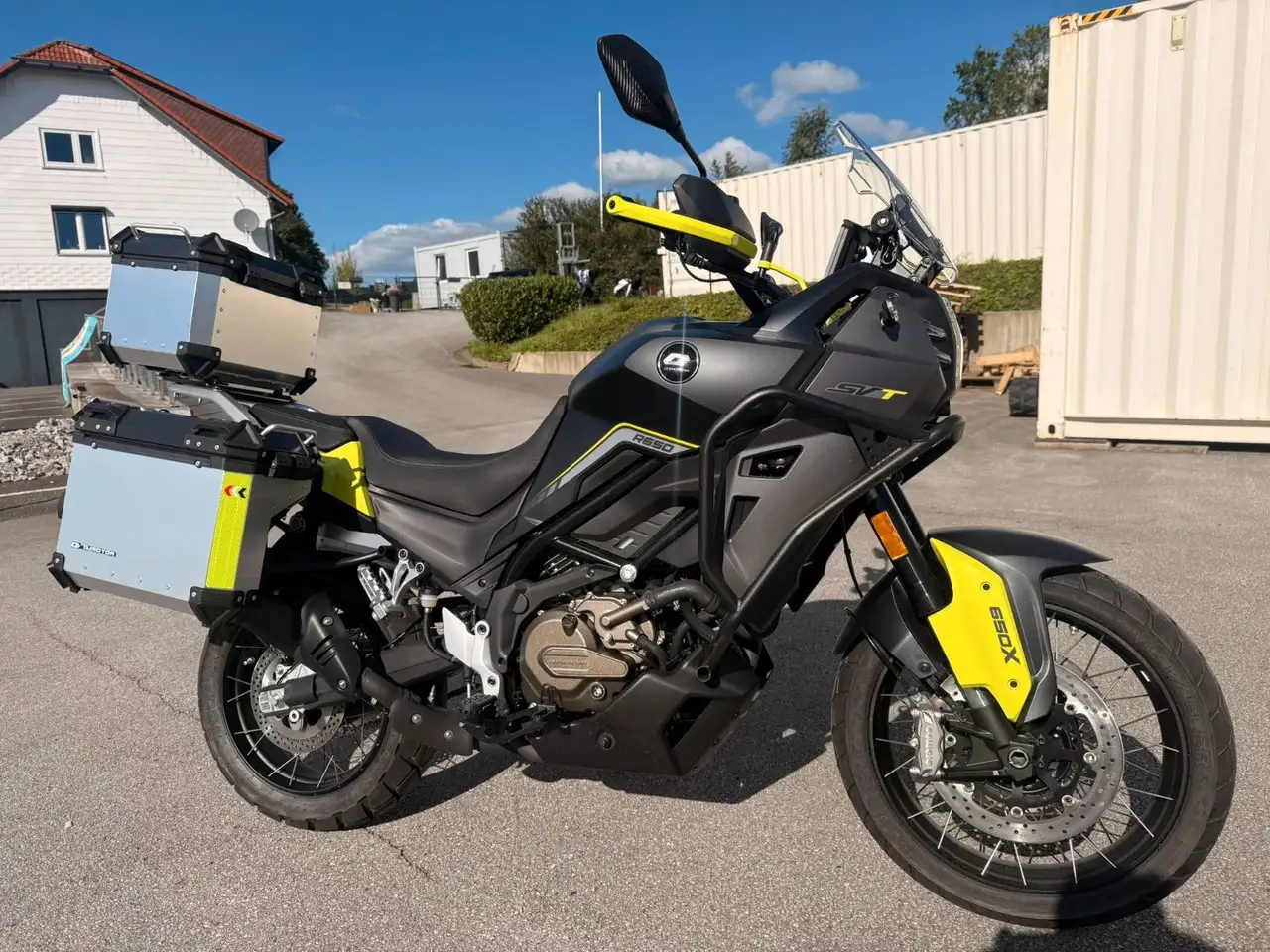QJ Motor SVT 650 X