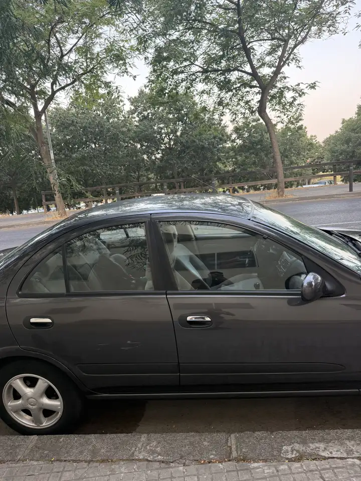 Nissan Almera 2.2 Di Luxury, foto 2