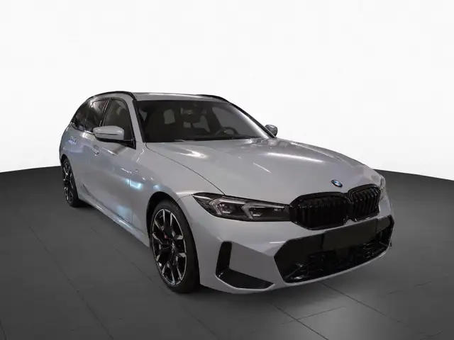 BMW 3 Series view 4