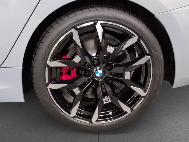BMW 3 Series view 5