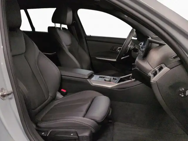 BMW 3 Series view 9