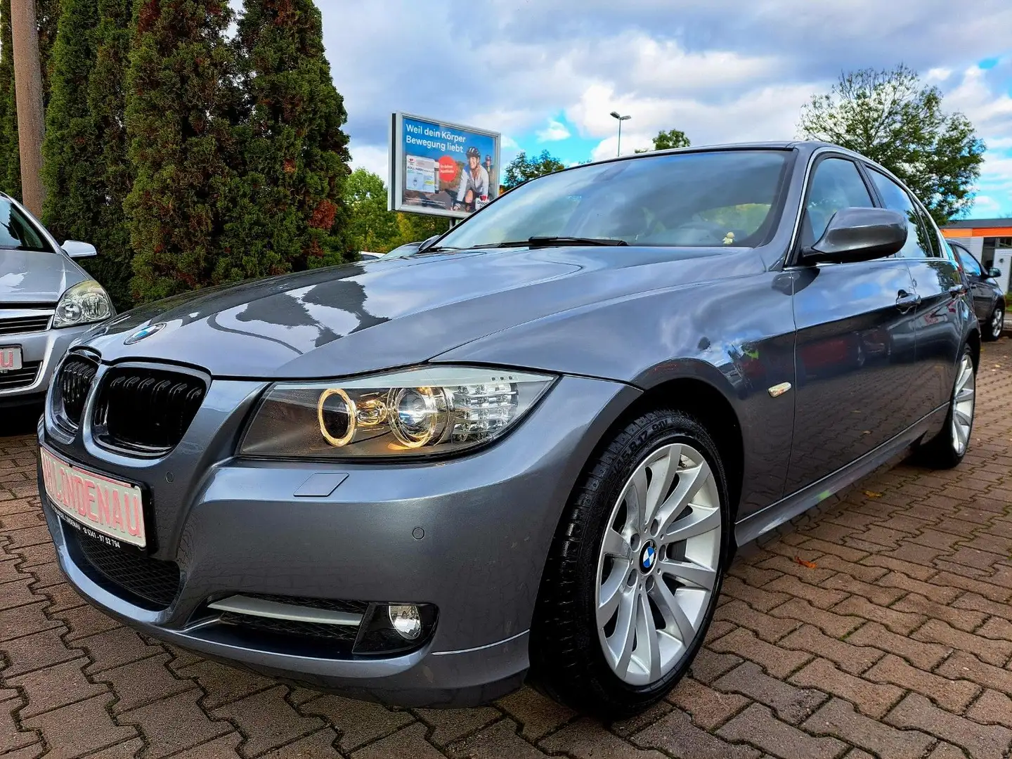 BMW 320 i Baureihe 3 Lim. Grau - 1
