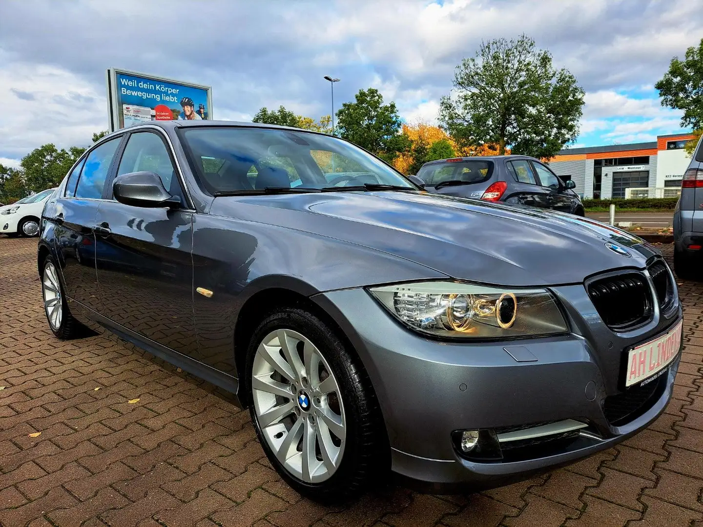 BMW 320 i Baureihe 3 Lim. Grau - 2