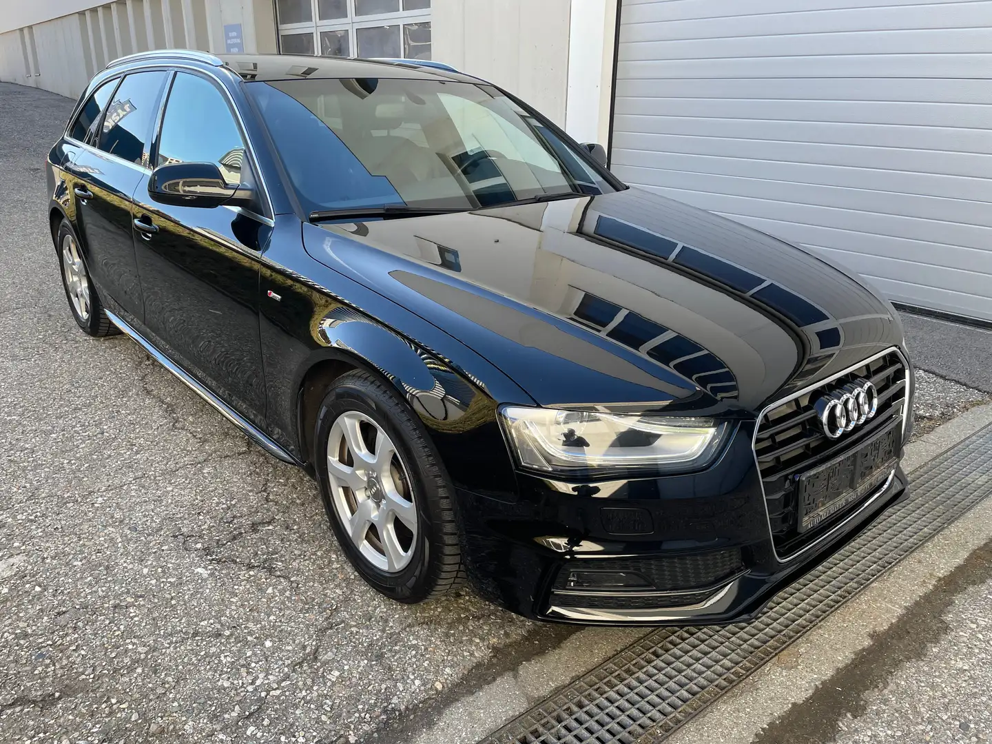 Audi A4 S line Sportpaket / plus Schwarz - 2