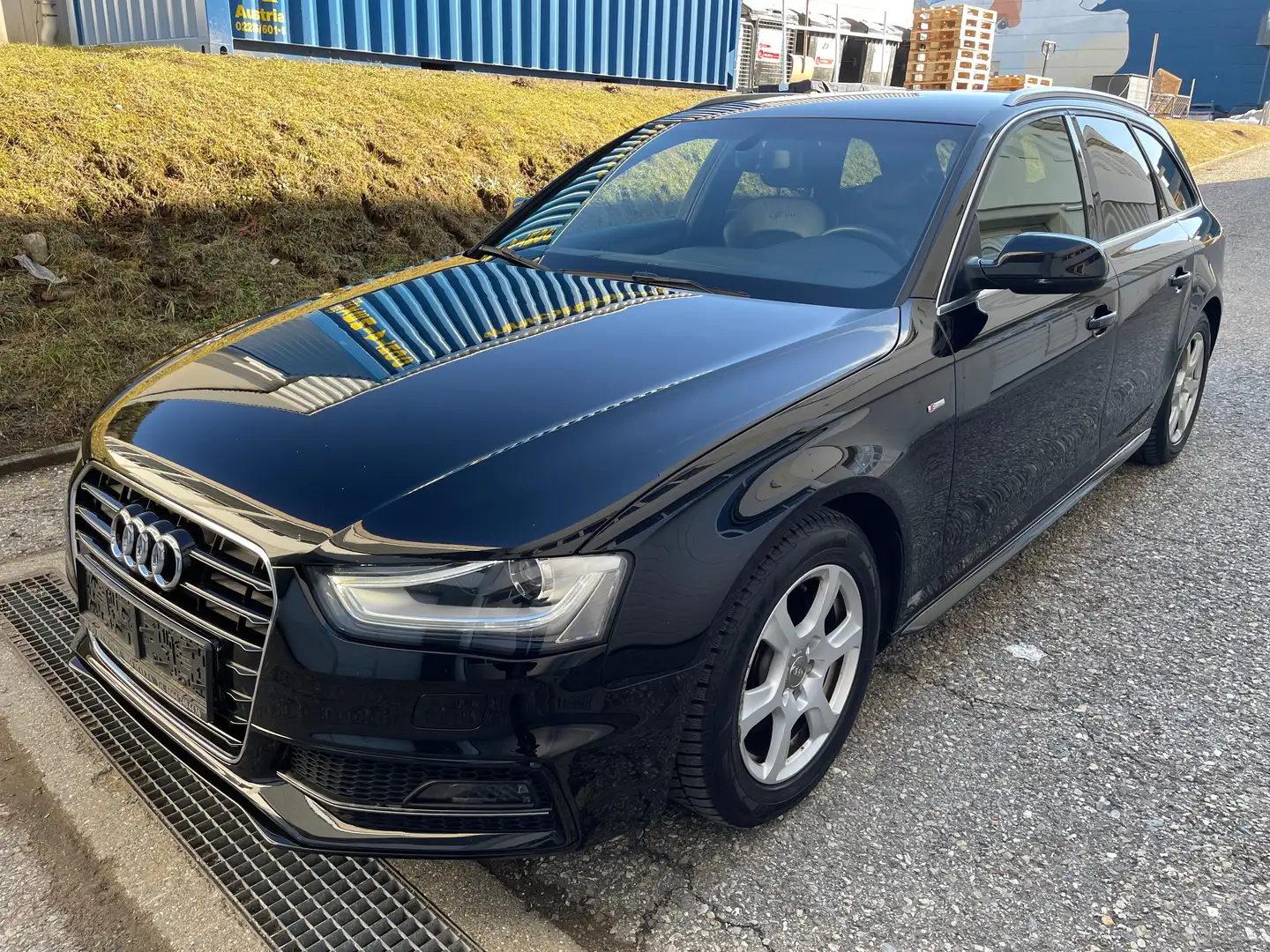 Audi A4 S line Sportpaket / plus Schwarz - 1