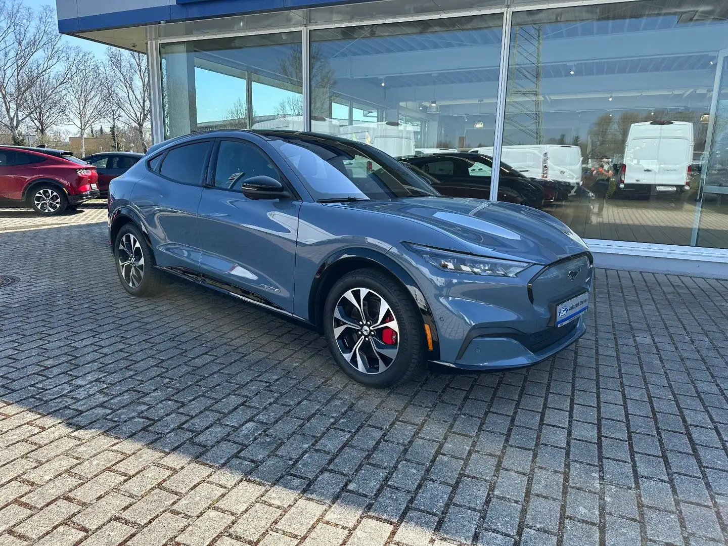 Ford Mustang Mach-E Premium AWD Standard Range Blau - 1