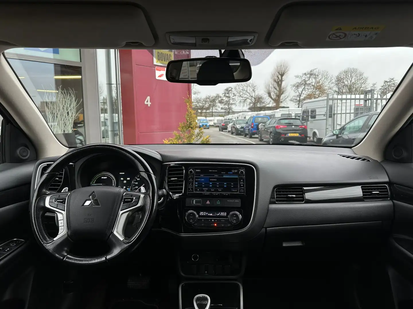 Mitsubishi Outlander 2.0 PHEV Business Edition Grijs - 2