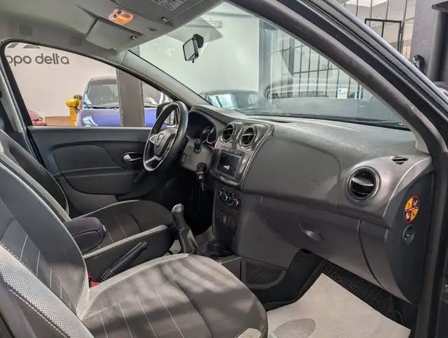 Dacia Sandero view 9
