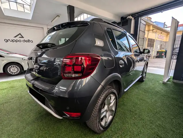 Dacia Sandero view 5