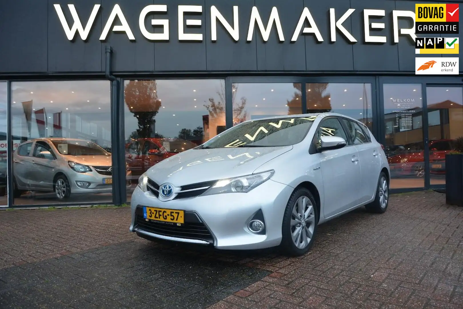 Toyota Auris 1.8 Hybrid Lease pro AUT|Camera|Cruise|DealerOH Grijs - 1