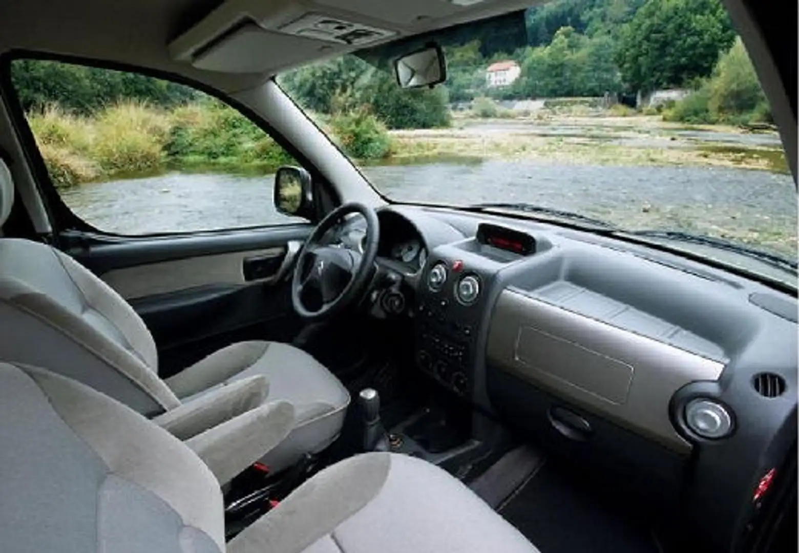 Citroen Berlingo Combi 1.6HDI XTR 75 Blanc - 2