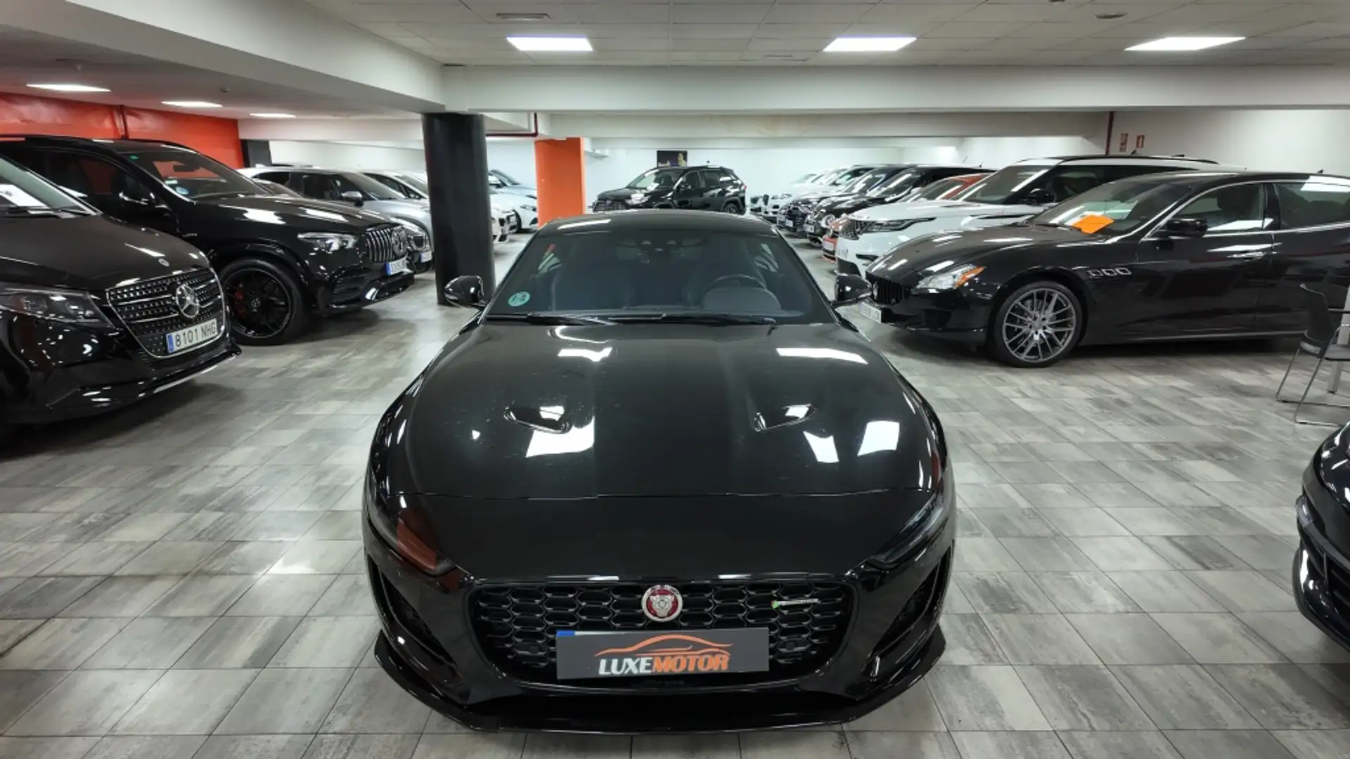 Jaguar F-Type Coupé 2.0 I4 R-Dynamic Aut. 300 Negro - 2
