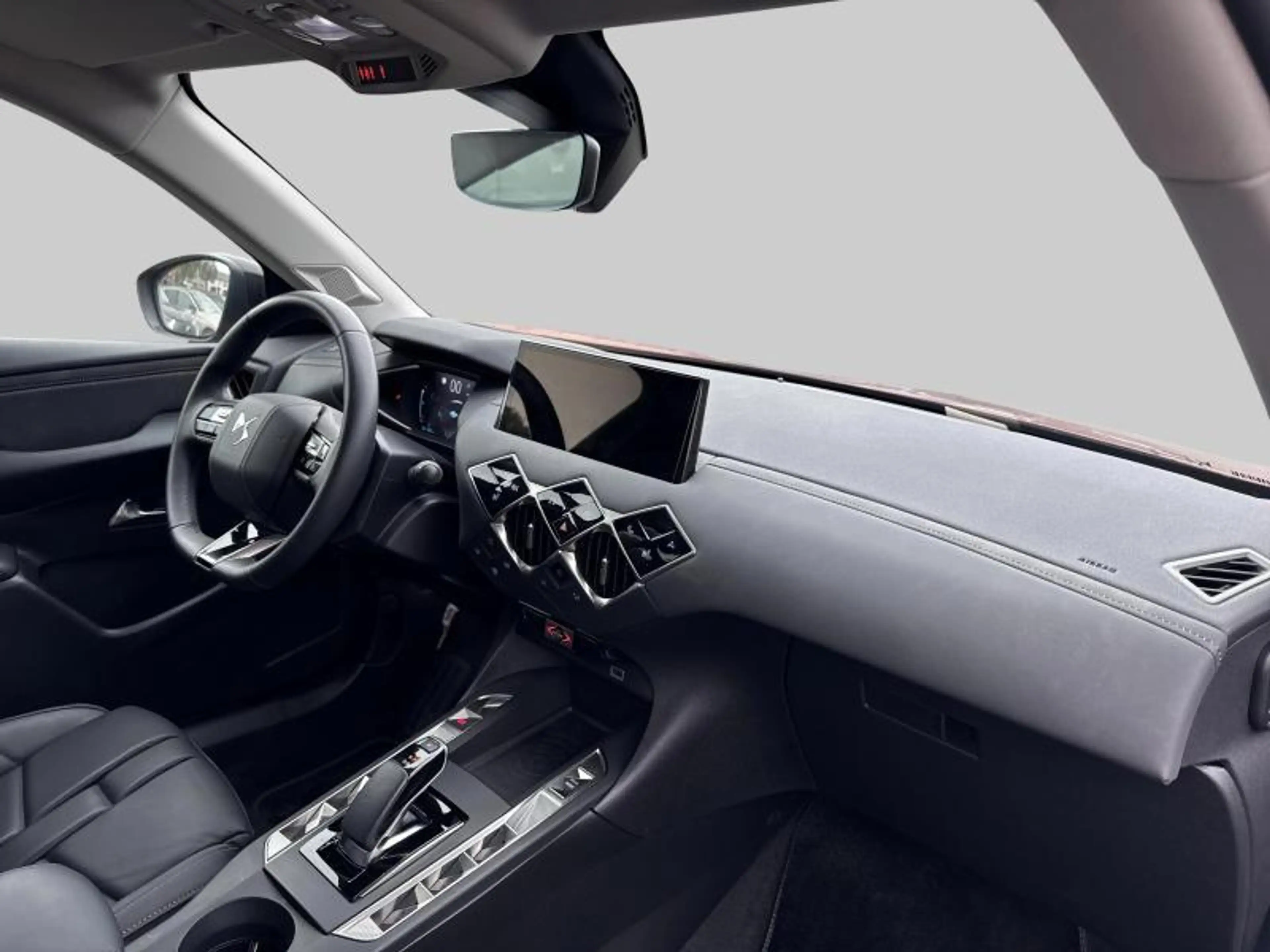 DS Automobiles DS 3 Crossback E-TENSE OPERA — photo 9