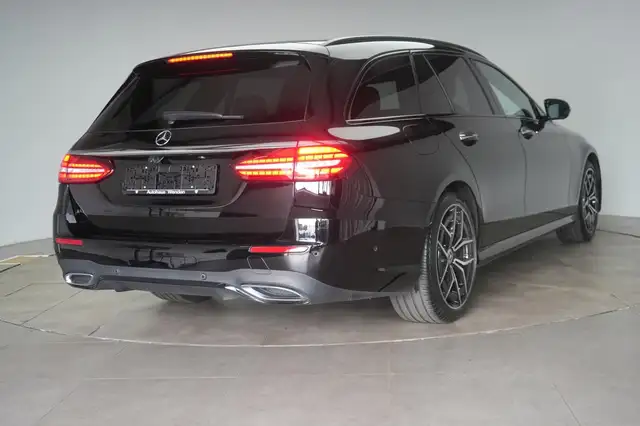 Mercedes-Benz 300 view 5