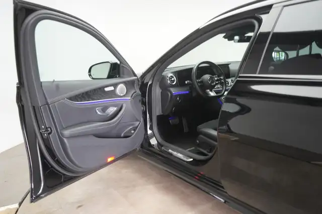 Mercedes-Benz 300 view 11