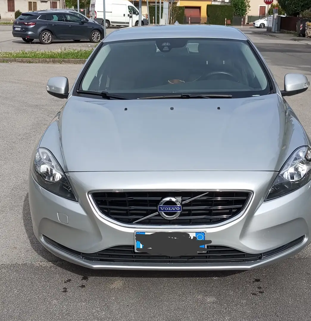 Volvo V40 84kw Срібний - 1
