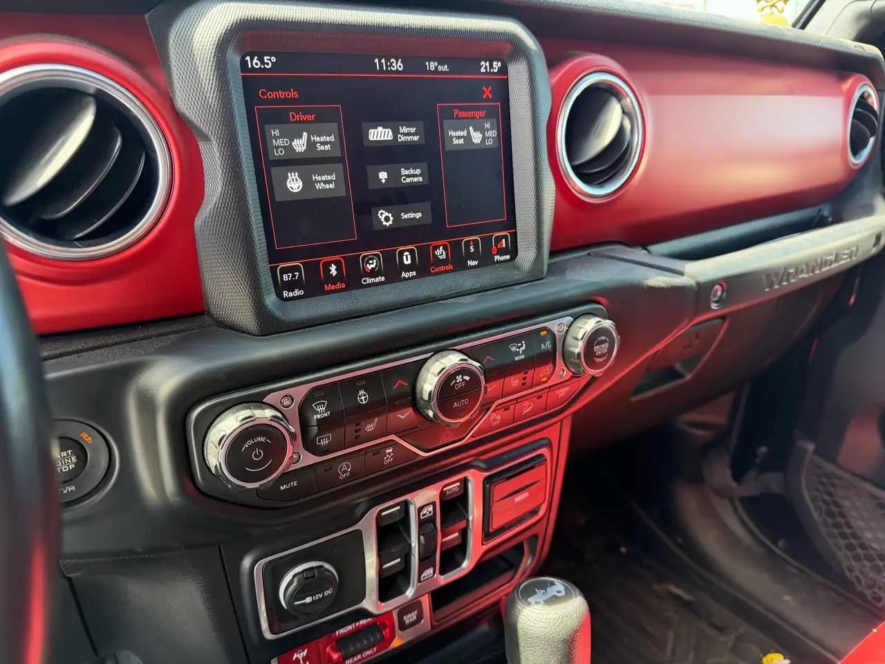 Jeep Wrangler снимка Jeep Wrangler