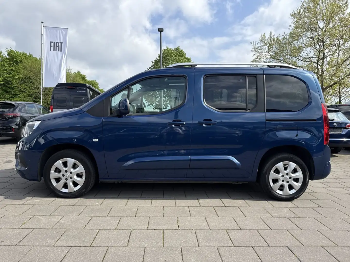 Opel Combo Life 1.5 INNOVATION *Pano/HUD/Kamera/Navi* Bleu - 2