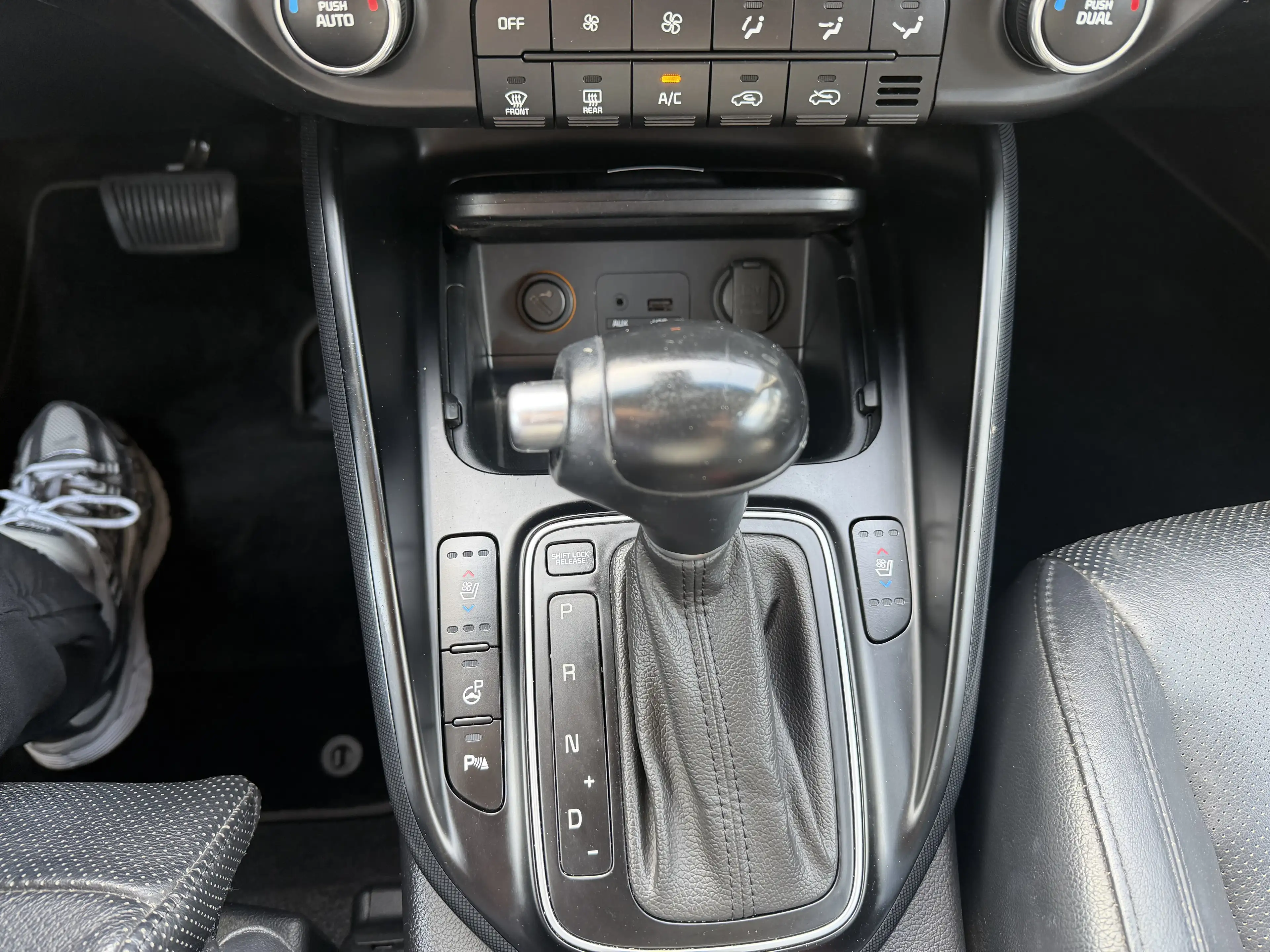 Kia Carens Spirit+*7-Sitzer*+Kamera+AHK+Xenon+Leder — photo 13