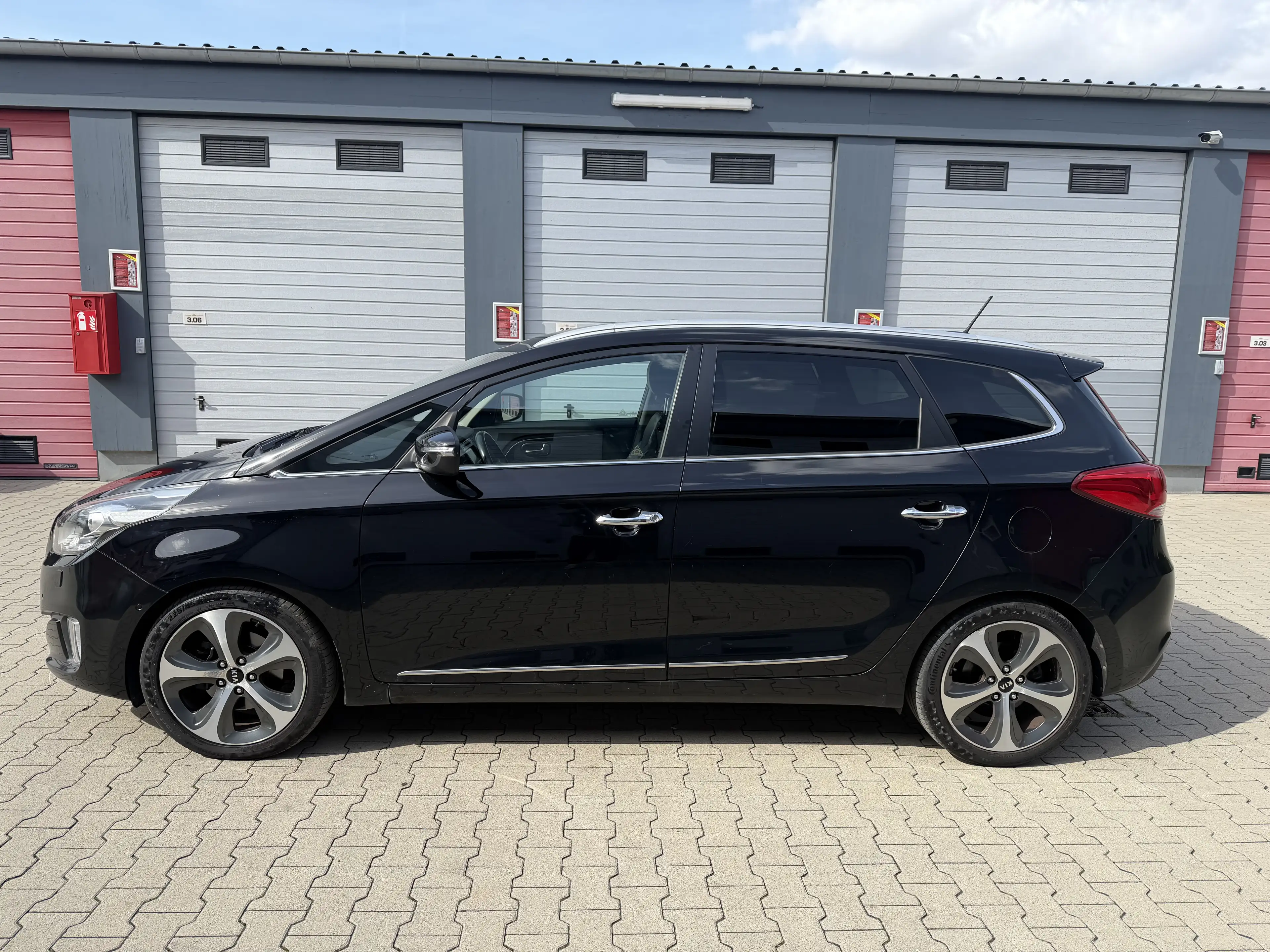 Kia Carens Spirit+*7-Sitzer*+Kamera+AHK+Xenon+Leder — photo 2