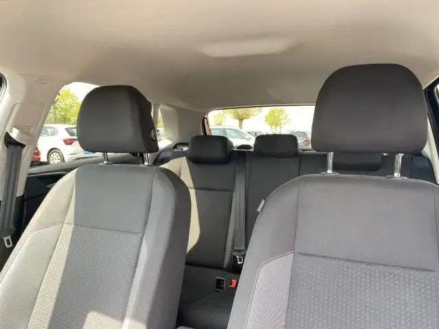 Volkswagen Polo view 9