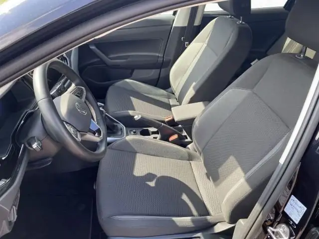 Volkswagen Polo view 8