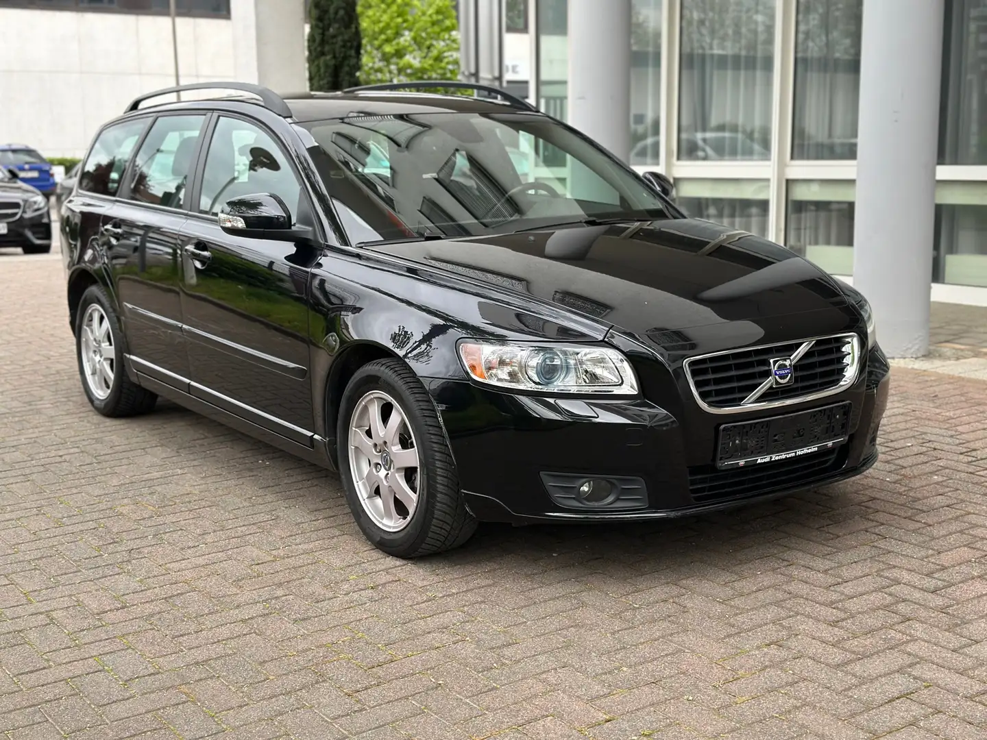 Volvo V50 1.8 F Momentum/Tüv-Neu/Klima.A/SHZ/Dach-R Schwarz - 1