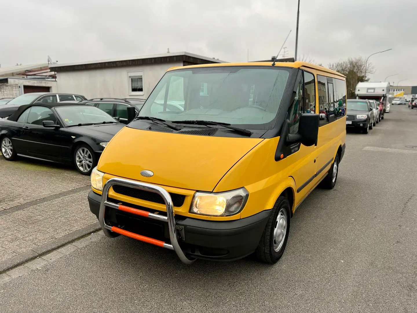 Ford Transit 300 Euroline,7sitzer,Schlaf,Drehbare sitze,1.Hand Gelb - 1