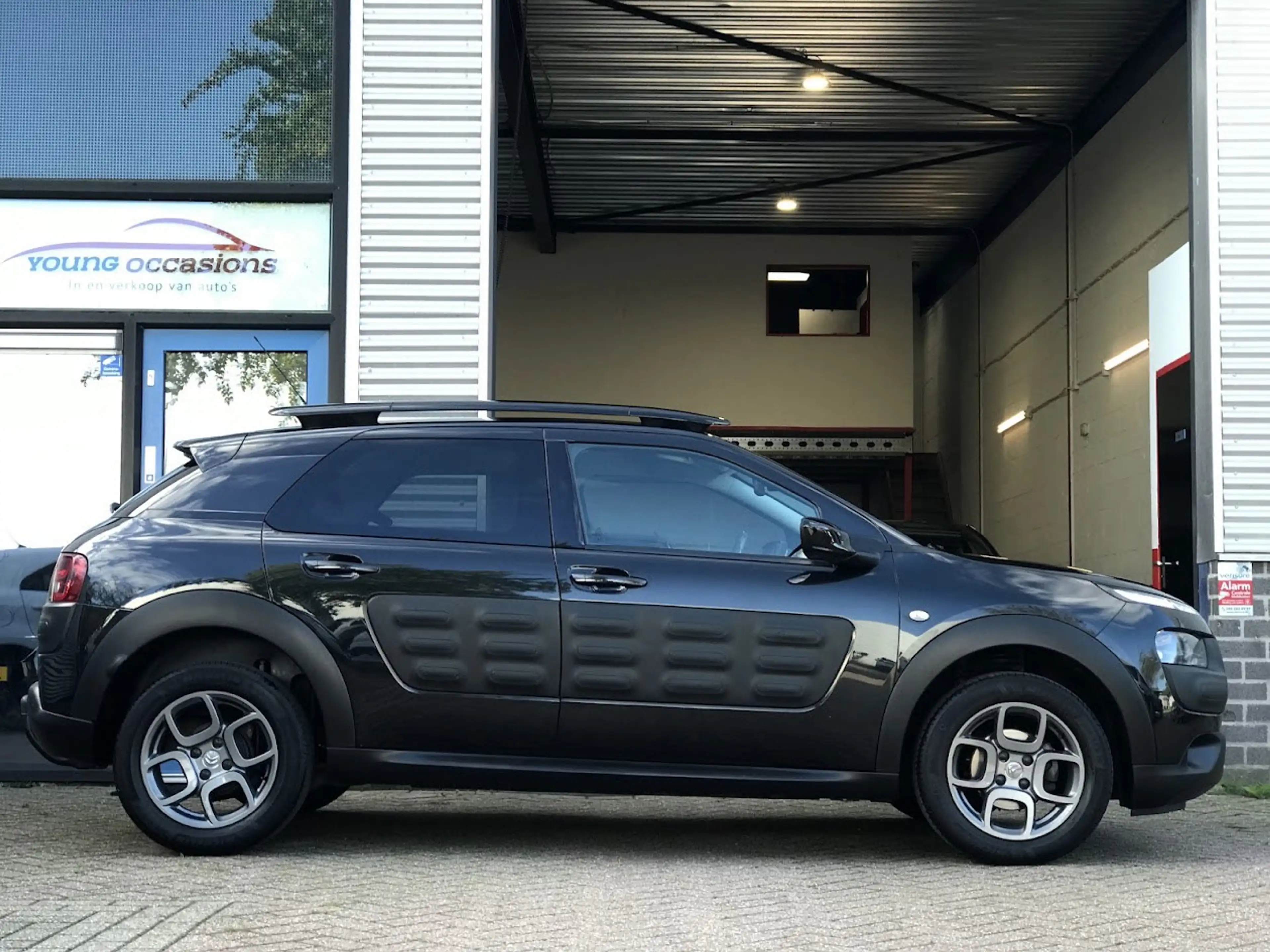 Citroen C4 Cactus 1.2 PureTech Shine|Navi|Cruise|Camera|Automaat|DAB — photo 2