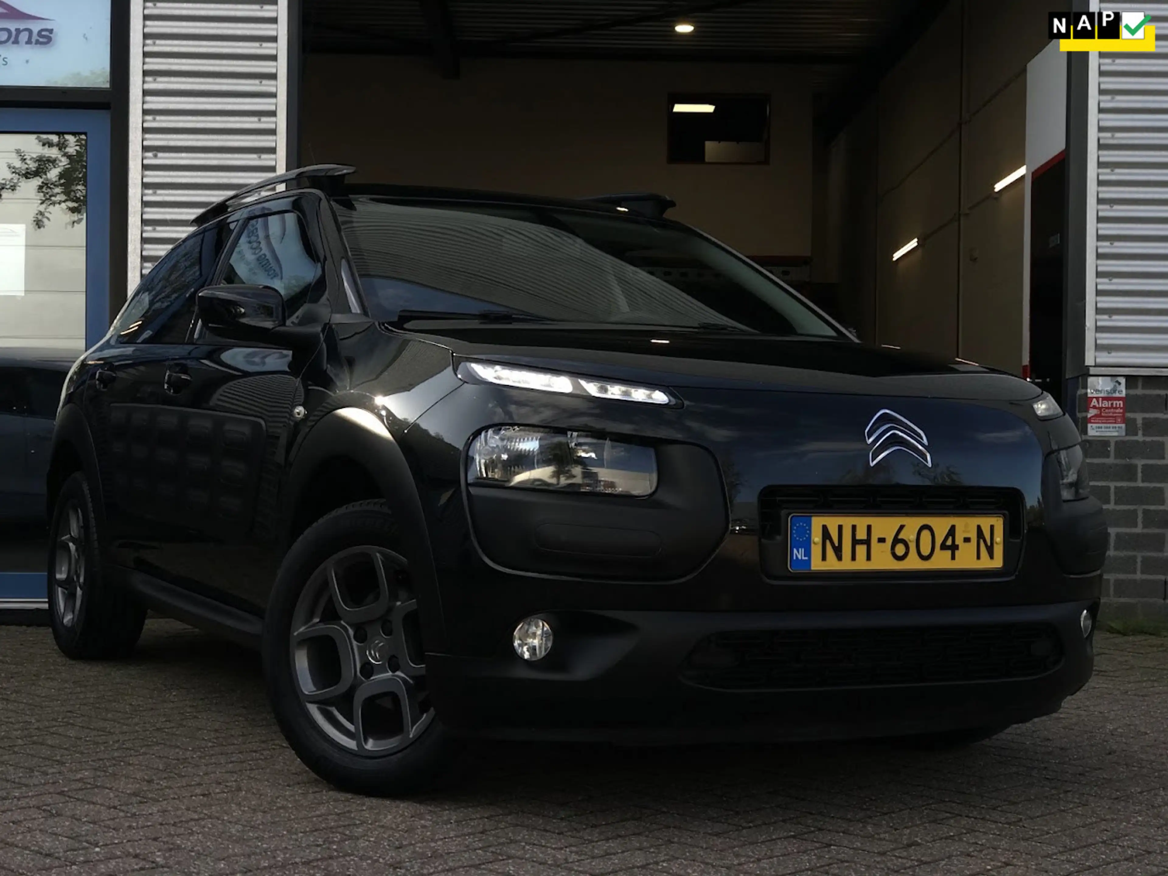 Citroen C4 Cactus 1.2 PureTech Shine|Navi|Cruise|Camera|Automaat|DAB