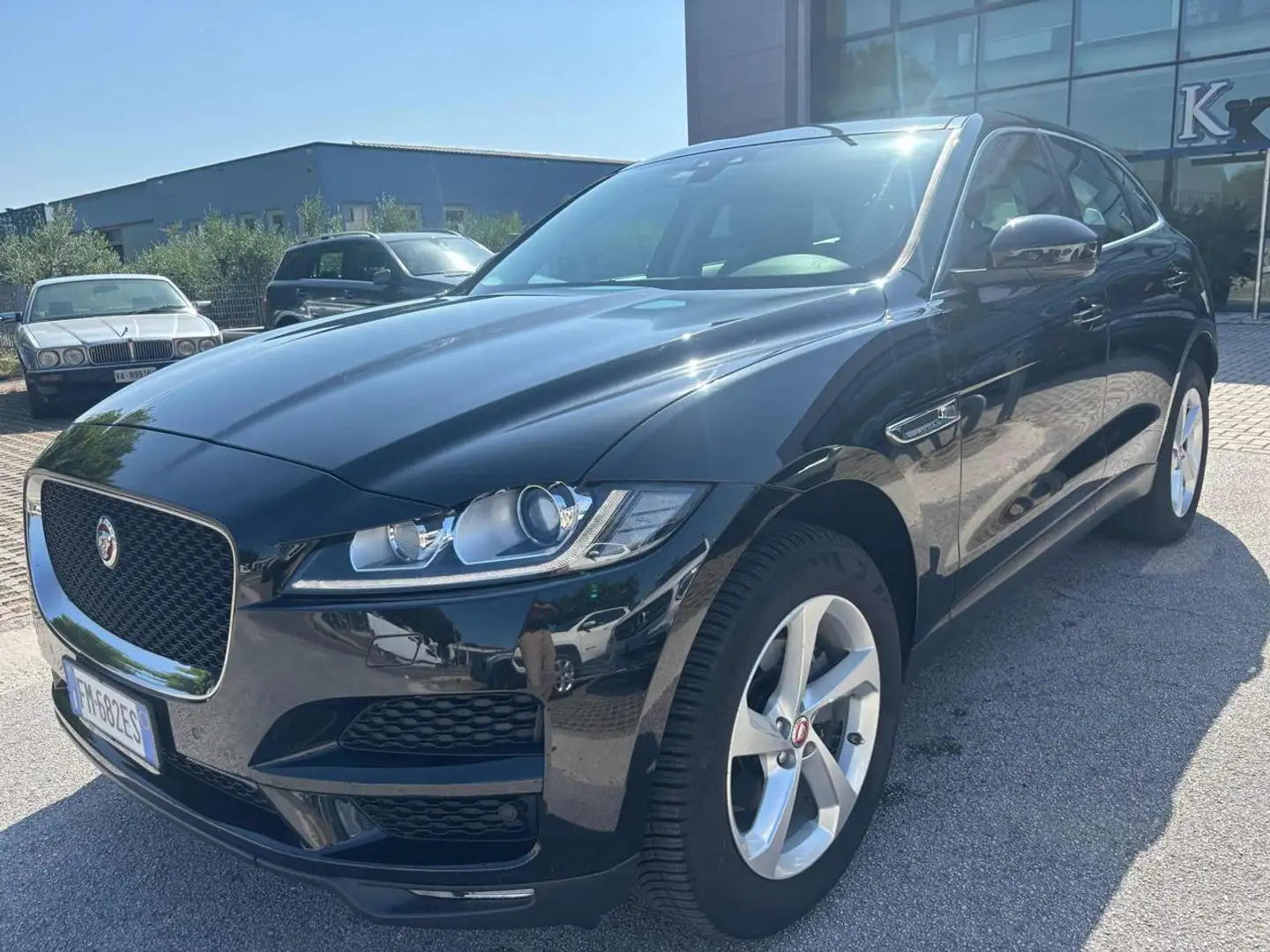 Jaguar F-Pace 2.0 D 240 CV AWD aut. Prestige Nero - 2