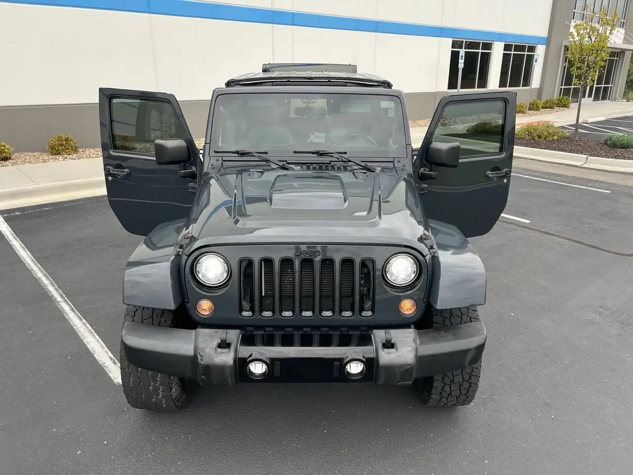 Jeep Wrangler снимка Jeep Wrangler