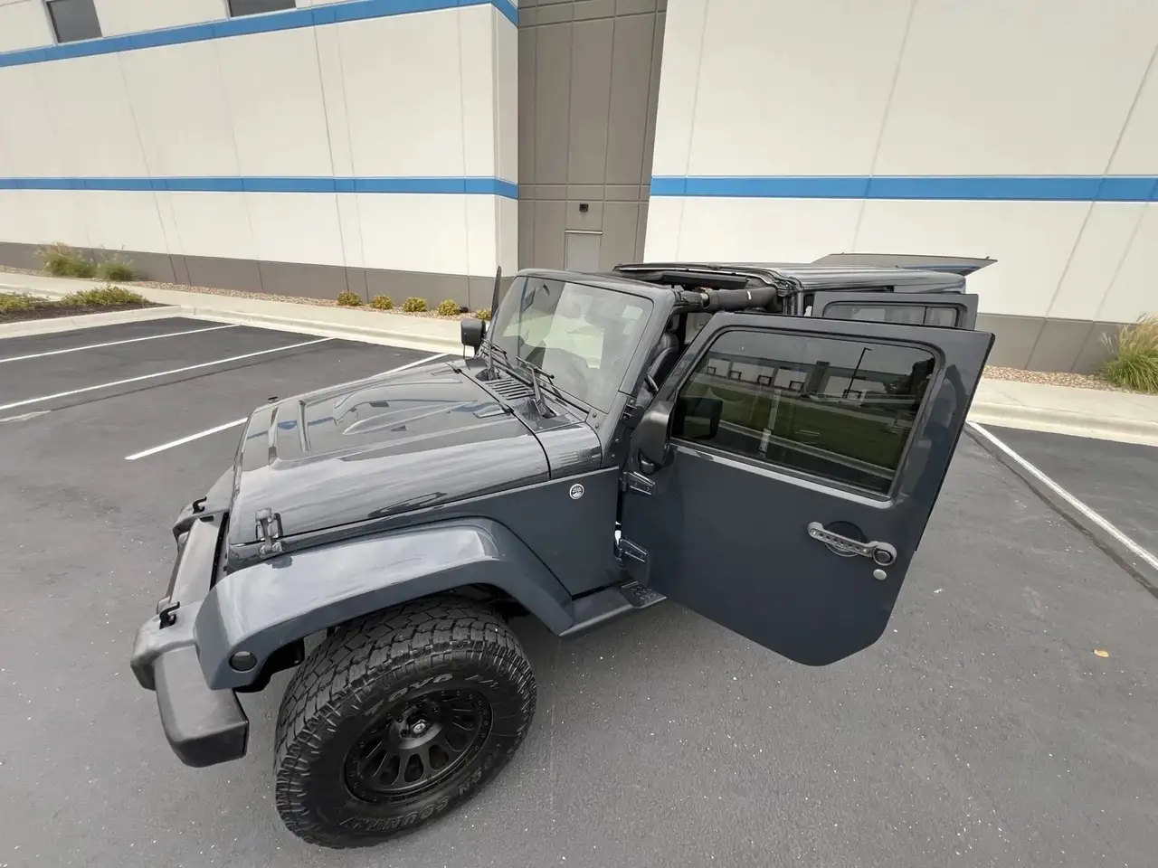 Jeep Wrangler снимка Jeep Wrangler