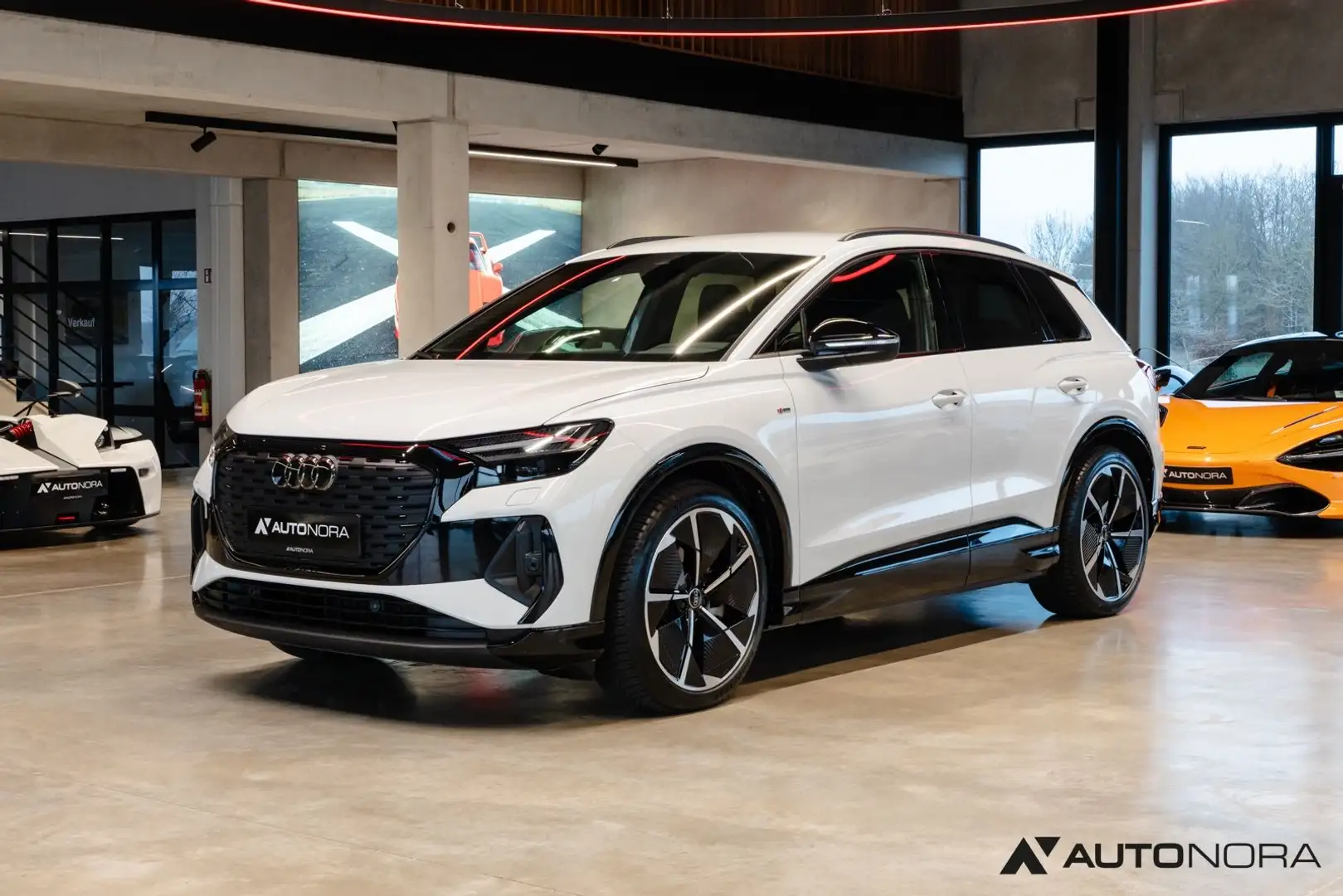 Audi Q4 e-tron Q4 55 e-Tron quattro S-Line Edition Matrix AHK Weiß - 1